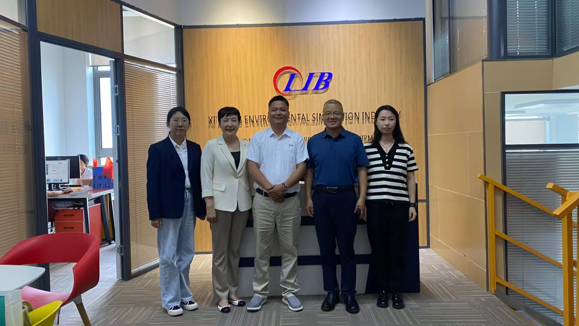 Para pemimpin CCPIT masuk ke LIB untuk mengirim kebijakan dan kehangatan